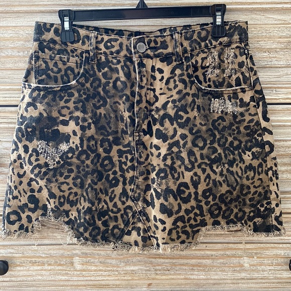 Buddy Love - Sharon Distressed Leopard Mini Skirt NWOT - Picture 1 of 6